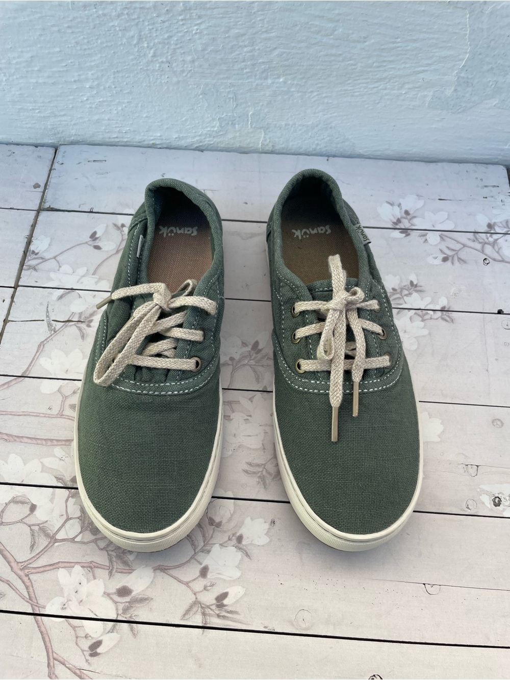 Sanuk Olive Green Canvas Low-Top Sneakers with Cream Laces